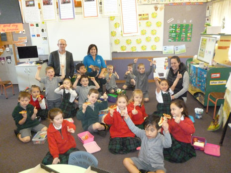 The pizza-winning students from Room 5 with St Patrick’s Primary School Principal Callan Goodall, CrestClean Franchisee Ofelia Barberan, and their teacher Abby Bates.