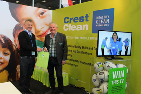 CrestClean’s Managing Director Grant McLauchlan with Gavin Beere, Principal of Hillpark Primary School and an executive member of the NZPF.