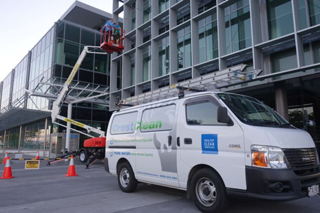 Murray Strutton and Allan Satherly on the lift, working during a Saturday evening in order to minimise traffic at this busy Tauranga intersection.