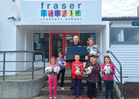 Fraser Crescent School Principal John Channer was thrilled to receive a new 32” Panasonic TV and 27 rugby balls after he won the CrestClean competition at the New Zealand Principal’s Federation Conference.