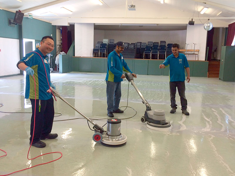 Waikato/BOP Quality Assurance Co-ordinator Jason Cheng completed a hard floor care training course alongside franchisees in Hamilton, under the watchful eye of trainer Praneel Prasad.