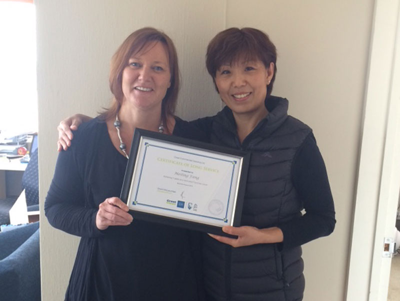 Christchurch South Regional Manager Kiri James is proud of franchisee Judy Fang for achieving 7 years with Crest.