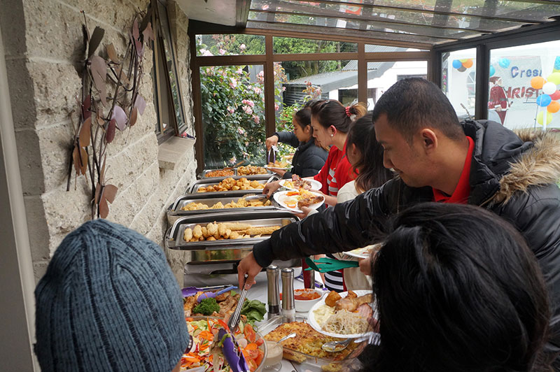 Everyone enjoyed the buffet lunch.