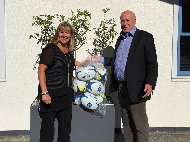 Richard presented a set of rugby balls to Discovery School principal Carmen Jennings.