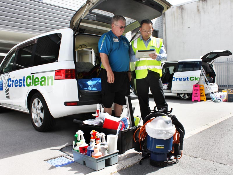 Richard Kemm has his vehicle and cleaning equipment checked by Jason Cheng, Crest’s Waikato/Bay of Plenty Quality Assurance Co-ordinator. 