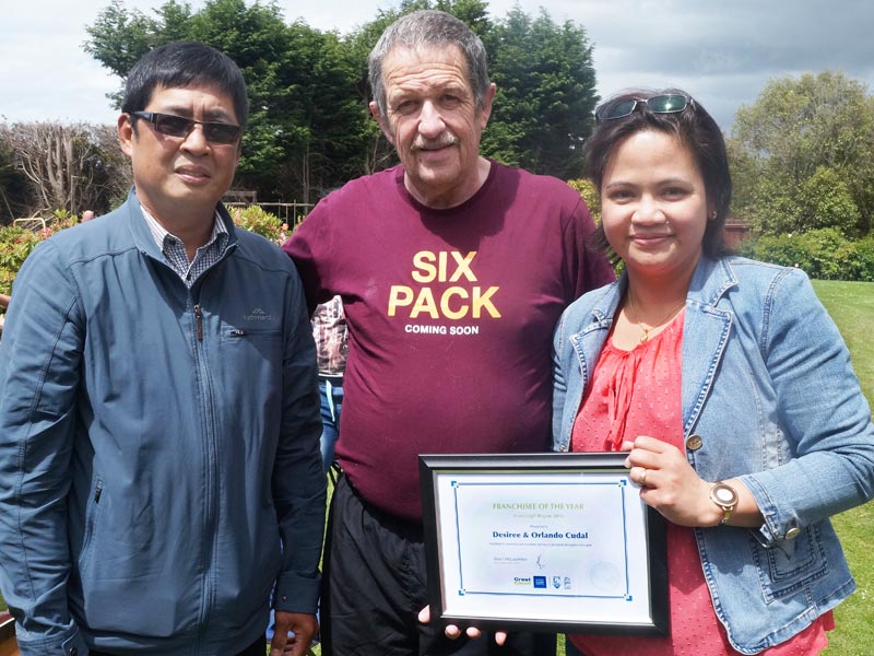 Orlando and Desiree Cudal receive their Franchisee of The Year award from Glenn Cockroft, Crest’s Invercargill Regional Manager.